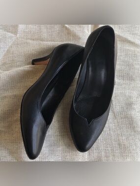 Vaneli Low Heel Pumps Black Leather Size 4 1/2